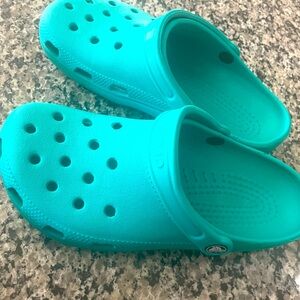 Crocs Aqua Teal in Excellent condition. Only worn once. Size M7/W9